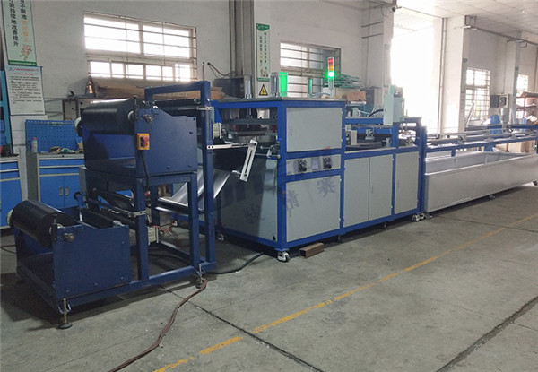 地熱膜全自動<a href=http://www.ie6.com.cn/ target=_blank class=infotextkey>熱合機</a>